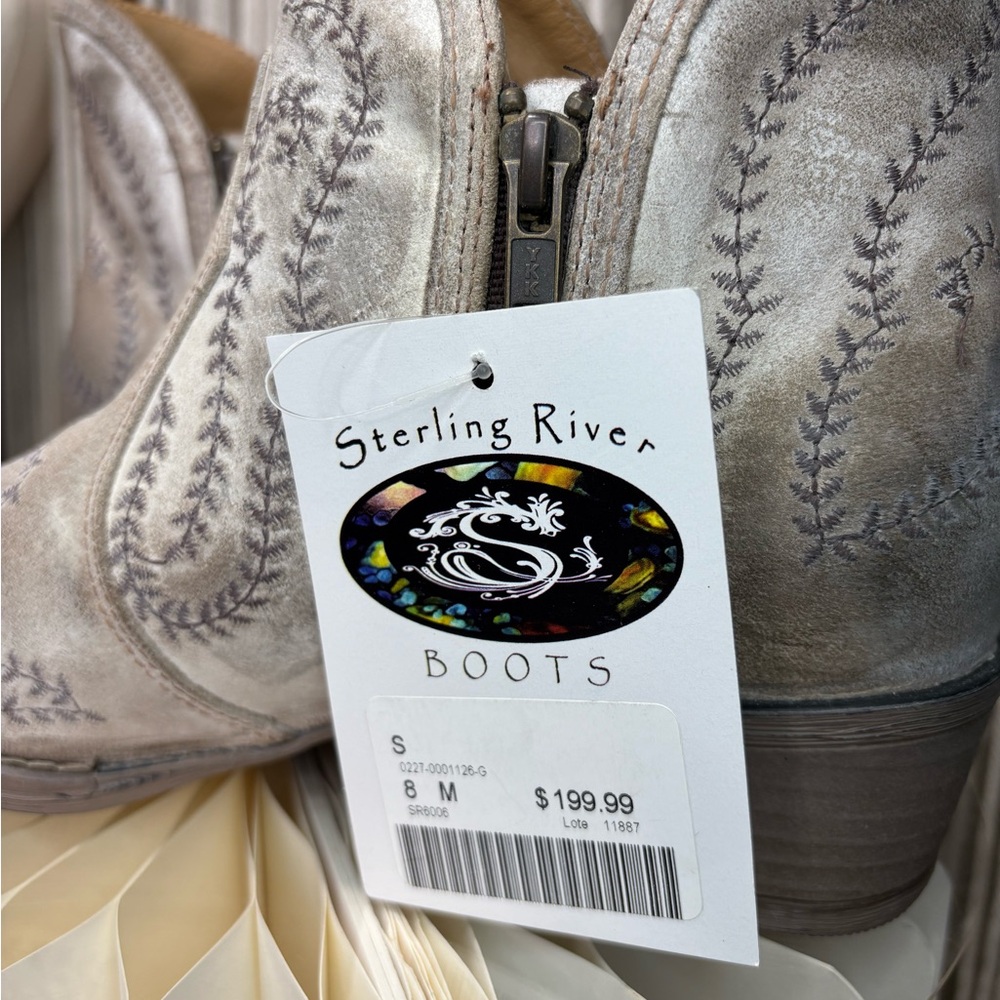 Gray Ankle Boots with Embroidered Design and Medium Heel - Picture 4 of 7